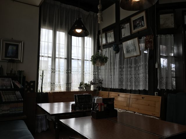 コーヒー＆食事 舘 旧浦臼郵便局舎を再利用した昭和レトロな空間｜浦臼町